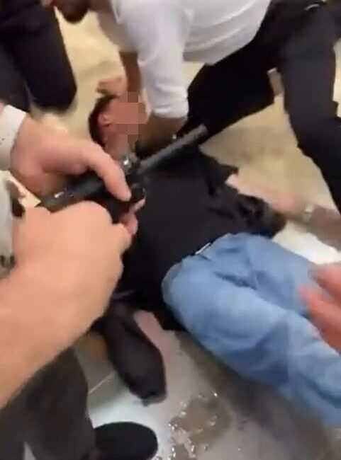 Esenyurt’ta, Özcan Deniz’in konserine giremeyen kişiler arasında çıkan olayda bir