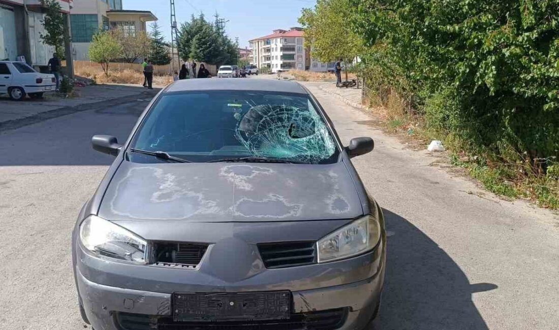 Palu ilçesinde meydana gelen bir trafik kazasında, bisiklet sürerken motosiklet