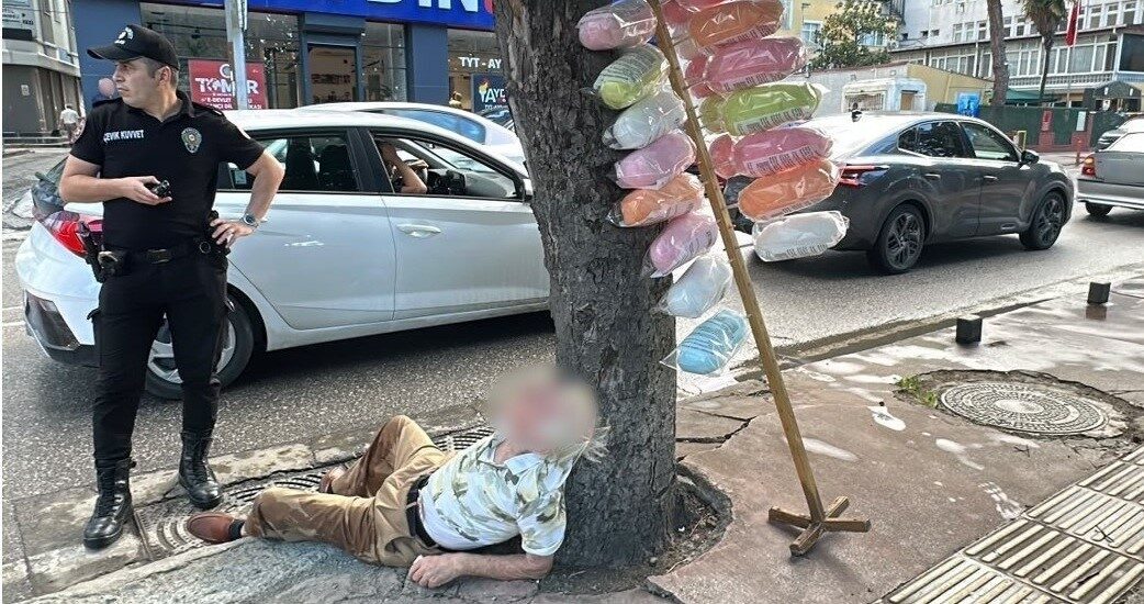 Samsun’un İlkadım ilçesinde pamuk şekeri satan yaşlı bir adam, alkol