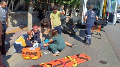 Efeler ilçesinde meydana gelen bir trafik kazasında, park halindeki bir