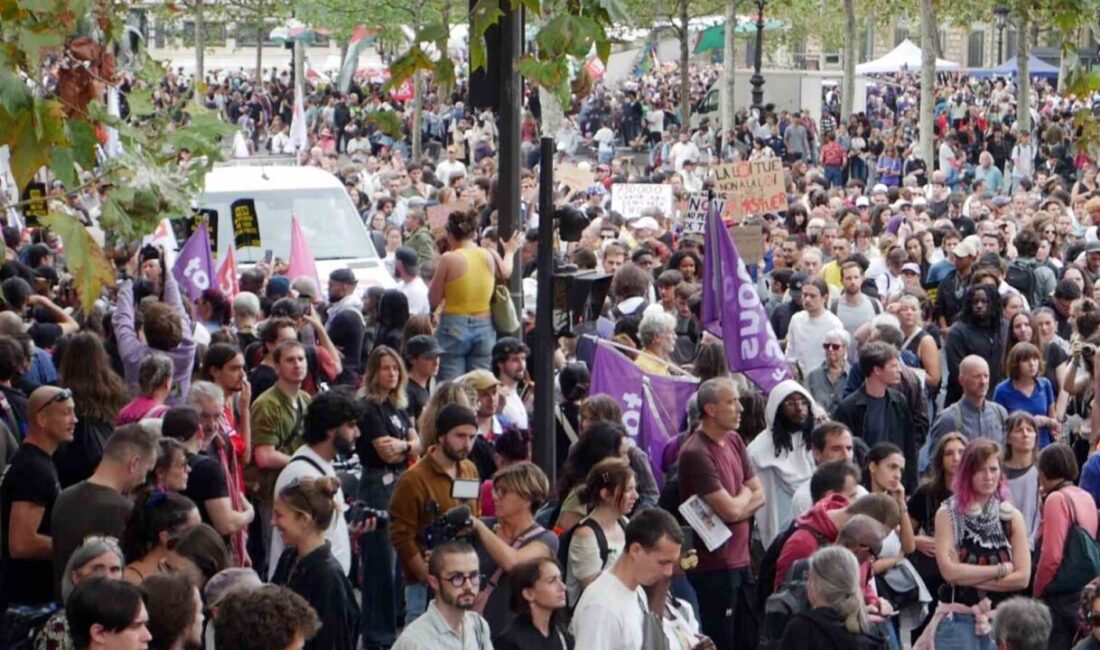 Paris’te binlerce kişi, polis ve jandarma birimlerinin silah kullanımına ilişkin