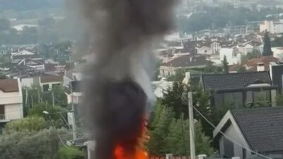 Bursa’da, henüz belirlenemeyen bir nedenle park halindeki bir araç alev