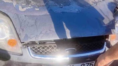 Zonguldak’ta Kapuz Caddesi’nde park halinde bulunan bir araç, çıkan yangın