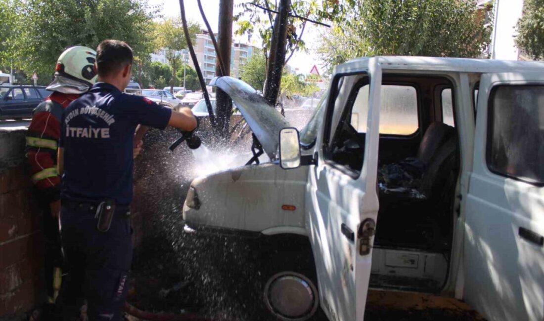 Aydın’ın Efeler ilçesinde park halindeki bir kamyonette çıkan yangın, itfaiye