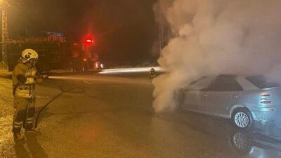 Hatay’ın Payas ilçesine bağlı Çağlalık Mahallesi’nde seyir halindeki bir aracın