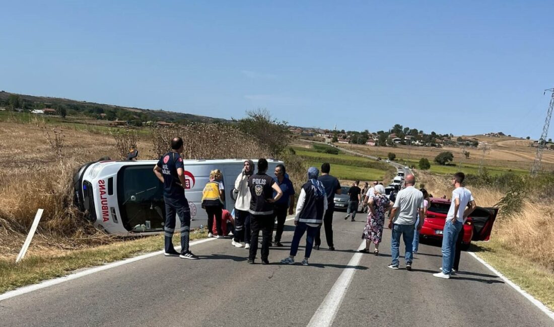 Kırklareli’nin Pehlivanköy ilçesinde meydana gelen trafik kazasında bir ambulans ile