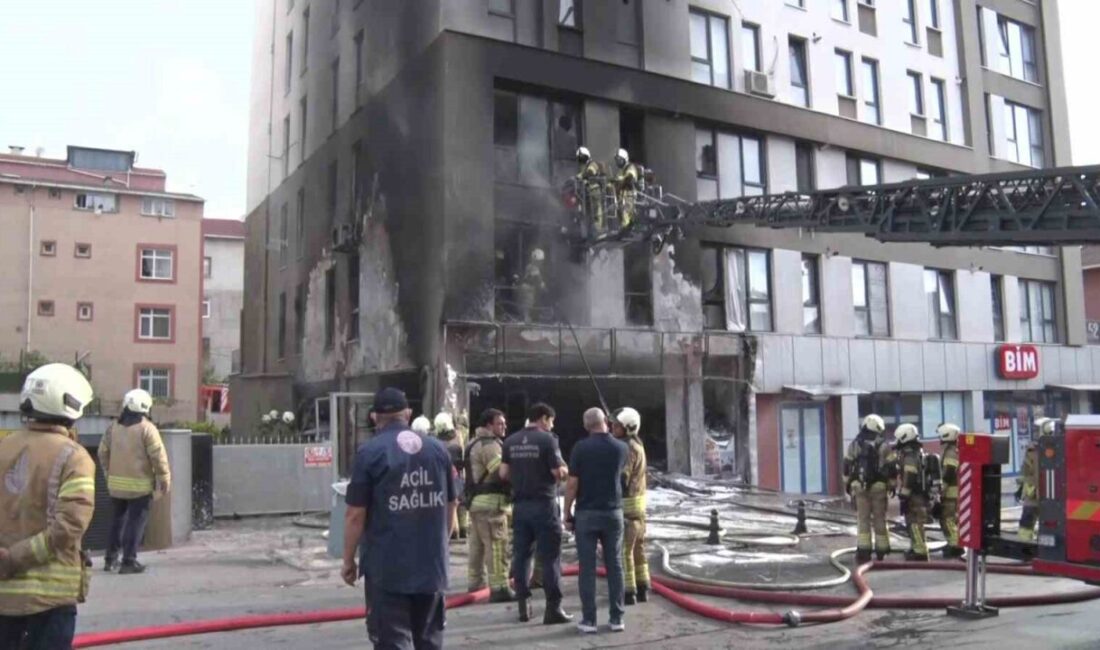 Pendik’te, bir binanın giriş katında bulunan iş yerinde çıkan yangın,