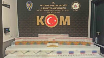 Afyonkarahisar’da polis ekipleri tarafından durdurulan bir araçta gerçekleştirilen aramada, 700