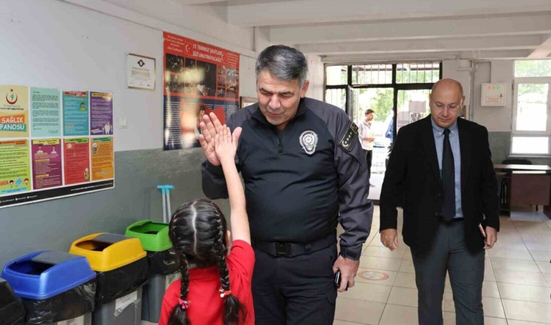 Erzurum’da okul çevresinde uygulanan güvenlik önlemleri kapsamında faaliyet gösteren Motosikletli