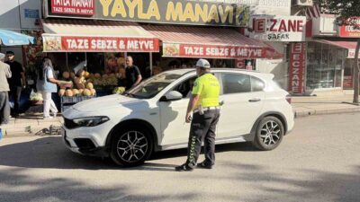 Polis ekipleri, denetimlerini sürdürürken, Elazığ İl Emniyet Müdürlüğü Trafik Denetleme