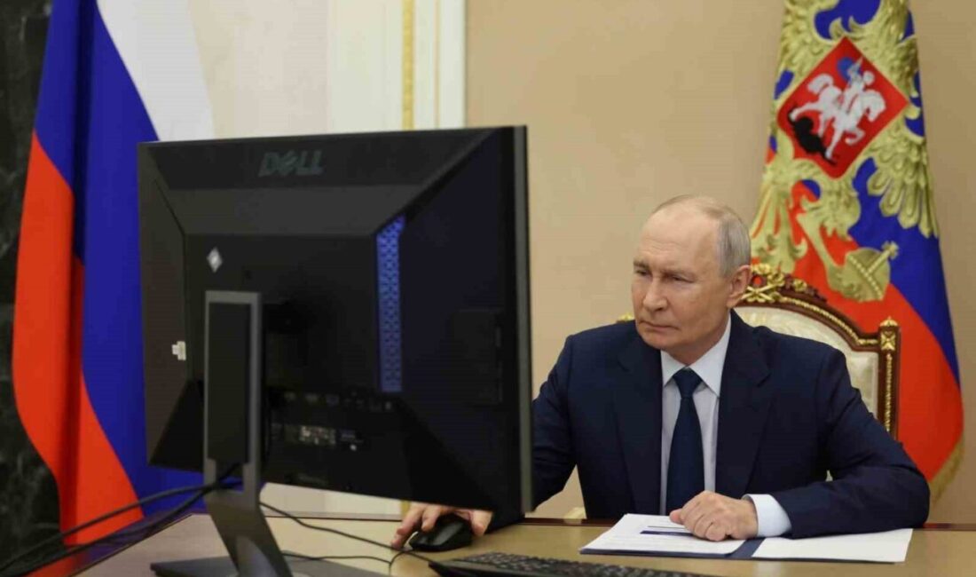 Rusya Devlet Başkanı Vladimir Putin, elektronik ortamda oyunu kullanarak milletvekili