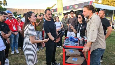 İzmir Büyükşehir Belediyesi tarafından düzenlenen 95. İzmir Enternasyonal Fuarı’nda, Red