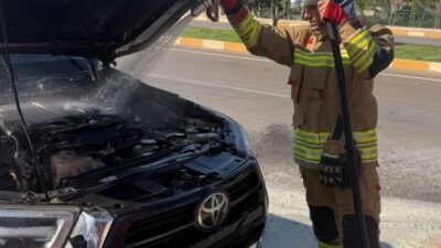 Reyhanlı ilçesinde meydana gelen araç yangını, Yenişehir Mahallesi’nde kısa sürede