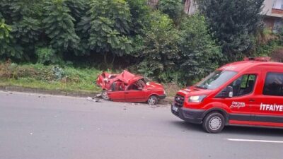 Rize’nin Çayeli ilçesinde, bir otomobil arızalandı ve sürücüsü sağa çekmeye