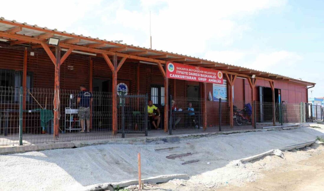 Sakarya ilindeki Karasu, Kocaali ve Kaynarca sahillerinde görev yapan cankurtaran