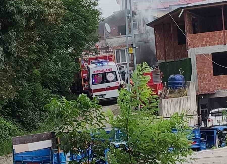 Samsun’un Ayvacık ilçesinde bir müstakil evde meydana gelen yangında, 50