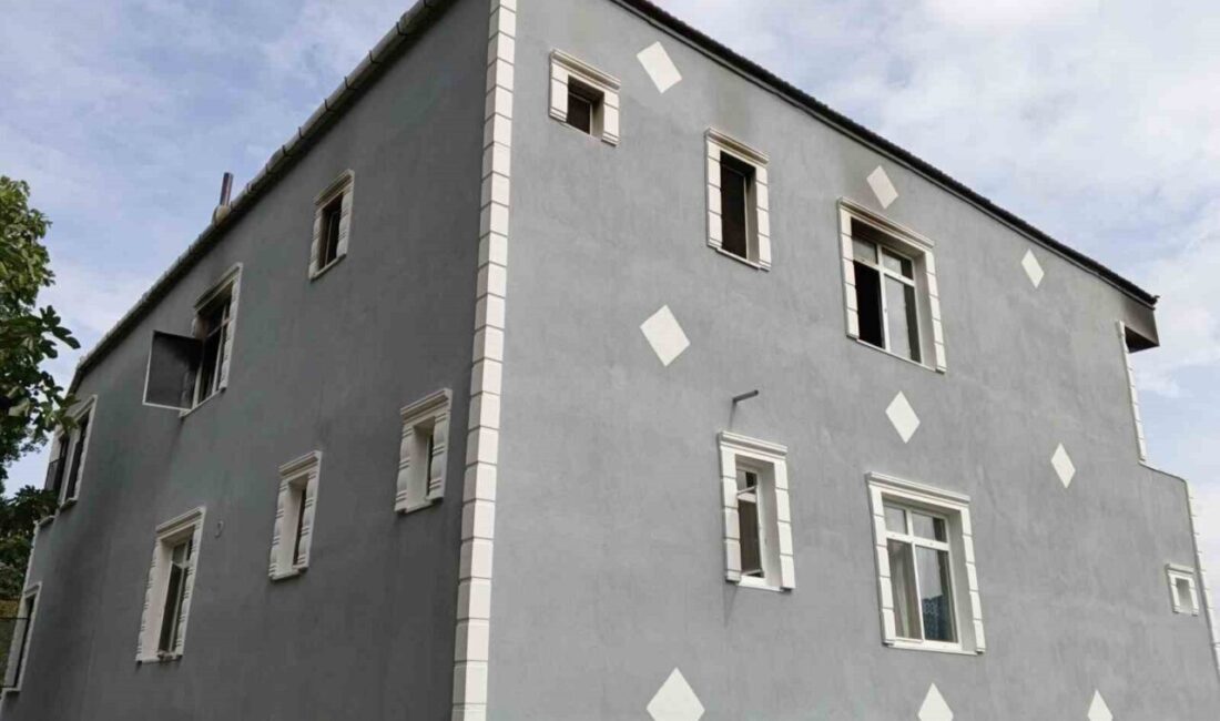 Samsun’un Çarşamba ilçesinde bir ev yangını meydana geldi ve maddi
