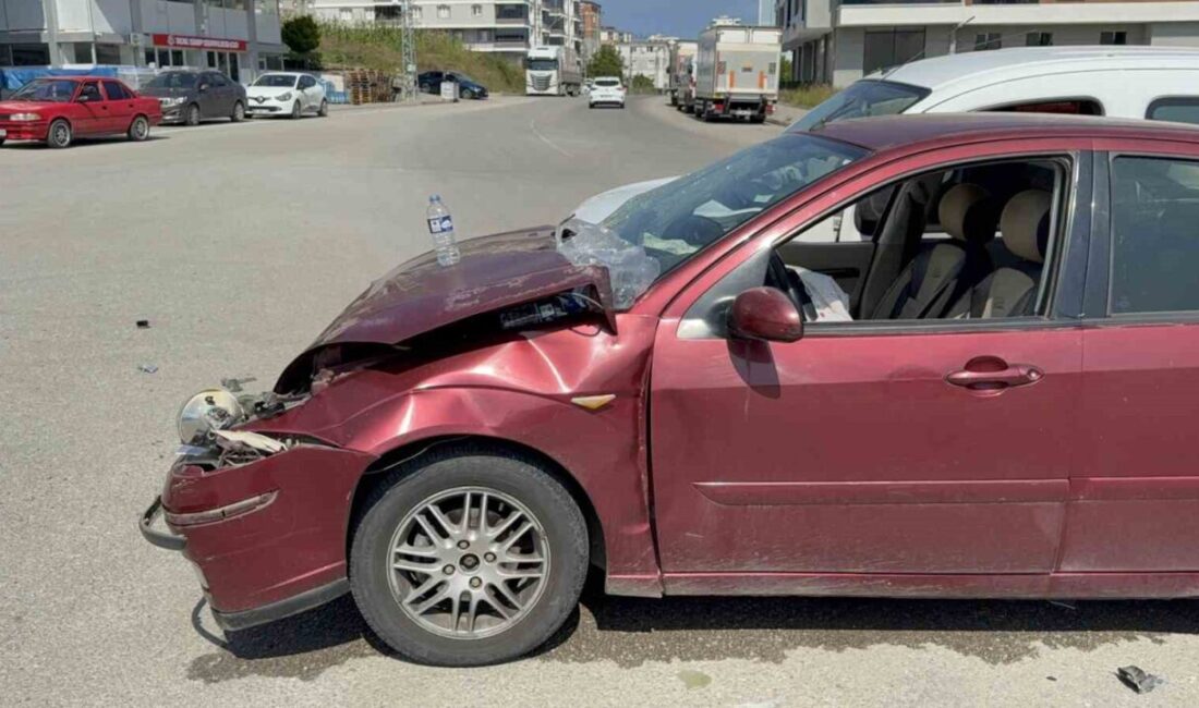 Samsun’un İlkadım ilçesinde meydana gelen trafik kazasında bir otomobil ile