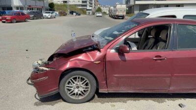 Samsun’un İlkadım ilçesinde meydana gelen trafik kazasında bir otomobil ile