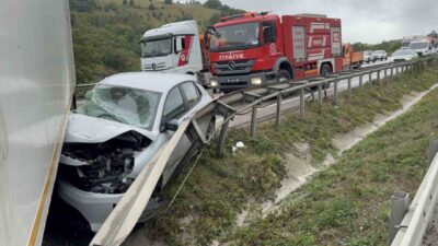 Samsun’un Kavak ilçesinde meydana gelen trafik kazasında otomobil ile tır