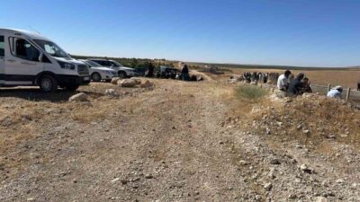 Şanlıurfa’nın Eyyübiye ilçesinde, sulama kanalında yüzmek için suya giren bir