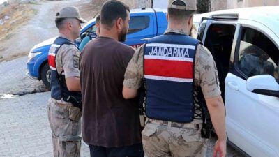 Şanlıurfa İl Jandarma Komutanlığı ekipleri, firarileri yakalamaya yönelik çalışmalarını sürdürüyor.
