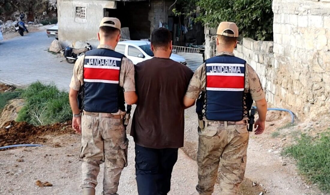 Şanlıurfa’da jandarma ekipleri, aranan şahısların yakalanmasına yönelik operasyonlarını sürdürürken, yağma