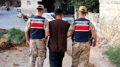Şanlıurfa’da jandarma ekipleri, aranan şahısların yakalanmasına yönelik operasyonlarını sürdürürken, yağma