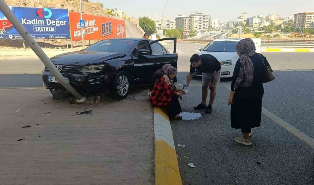 Şanlıurfa’da meydana gelen trafik kazasında, Karaköprü ilçesindeki GAP Bulvarı üzerinde
