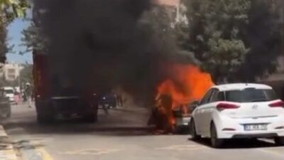 Şanlıurfa’nın Karaköprü ilçesinde bir otomobil, park halindeyken çıkan yangın sonucunda