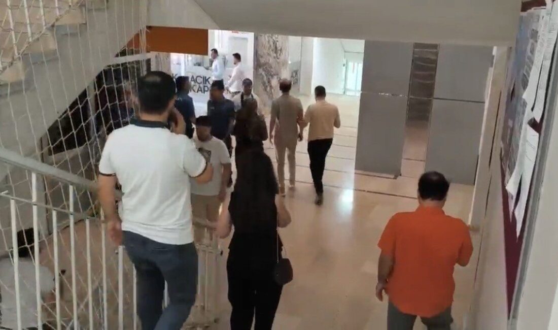 Şanlıurfa’nın Karaköprü ilçesinde meydana gelen 5.4 büyüklüğündeki deprem, Mardin şehrinde