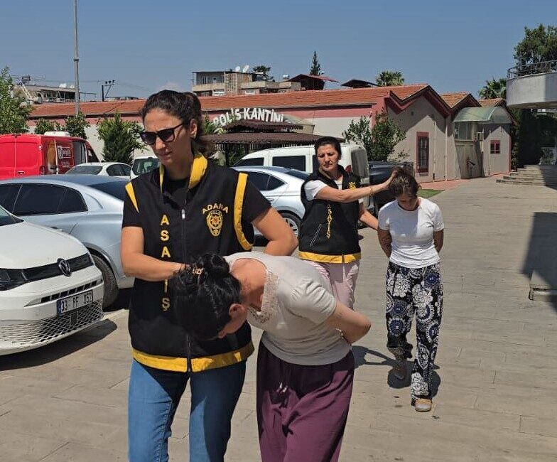 Adana’da bir eve girdikleri ve 1,5 milyon lira değerinde altın