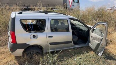 Bolvadin ilçesinde meydana gelen trafik kazasında, sürücüsünün kontrolünü yitirdiği otomobilin