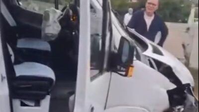Sarıyer ilçesinde bir okul servisi, sürücüsünün direksiyon kontrolünü kaybetmesi sonucu