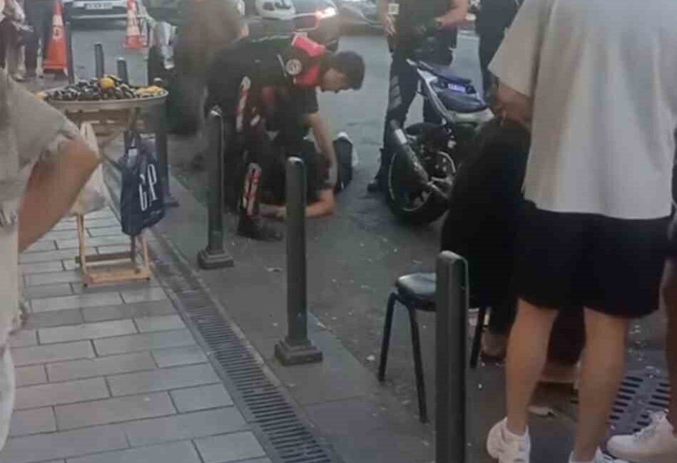 Sarıyer’de meydana gelen olayda, bir sürücü plakasını katladığı motosikletle ilerleyerek