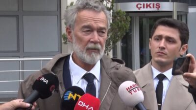 Kurtlar Vadisi Pusu dizisinde Kazım Kaşifoğlu karakterini canlandıran Sedat Savtak,