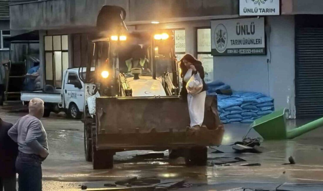 Karasu İlçesi’nde meydana gelen şiddetli yağışlar sonrasında su baskını yaşayan