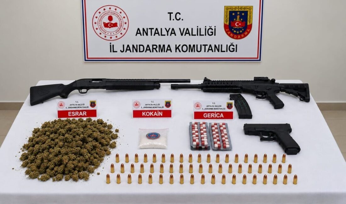 Antalya’nın Serik ilçesinde jandarma ekipleri tarafından gerçekleştirilen uyuşturucu operasyonunda 20