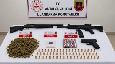 Antalya’nın Serik ilçesinde jandarma ekipleri tarafından gerçekleştirilen uyuşturucu operasyonunda 20