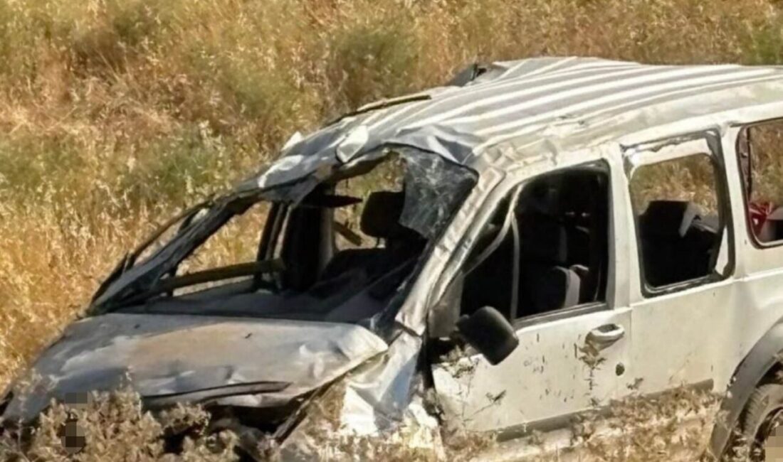 Siirt merkezinde meydana gelen trafik kazasında, kontrolden çıkan bir hafif