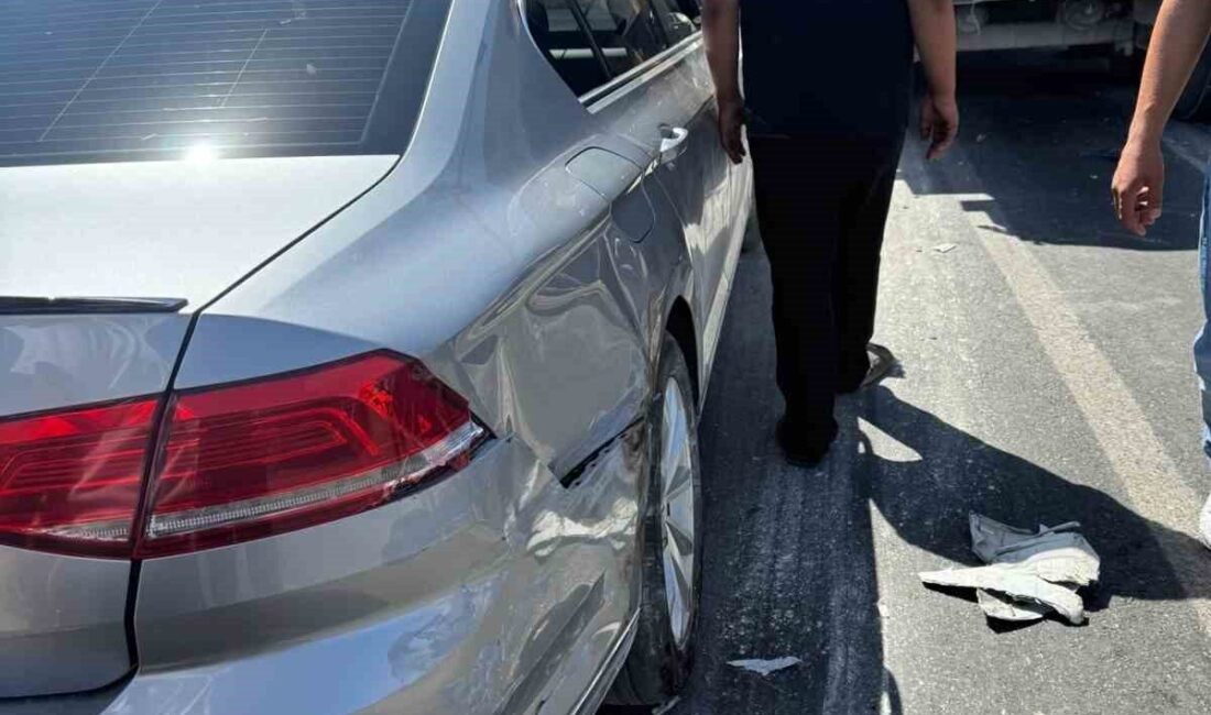 Siirt’in Kurtalan ilçesinde meydana gelen trafik kazasında, bir kamyon kırmızı