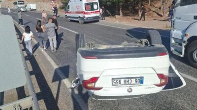 Siirt’in Baykan ilçesine bağlı Veysel Karani beldesinin girişinde bir otomobilin