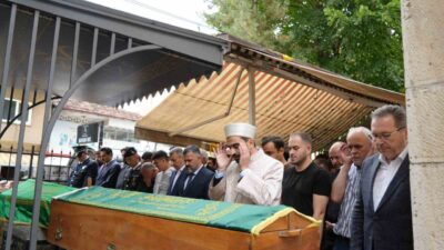 Kuyumcu toptancısı Hamdi Mor, Tekirdağ’ın Hayrabolu ilçesinde aracıyla seyir halindeyken
