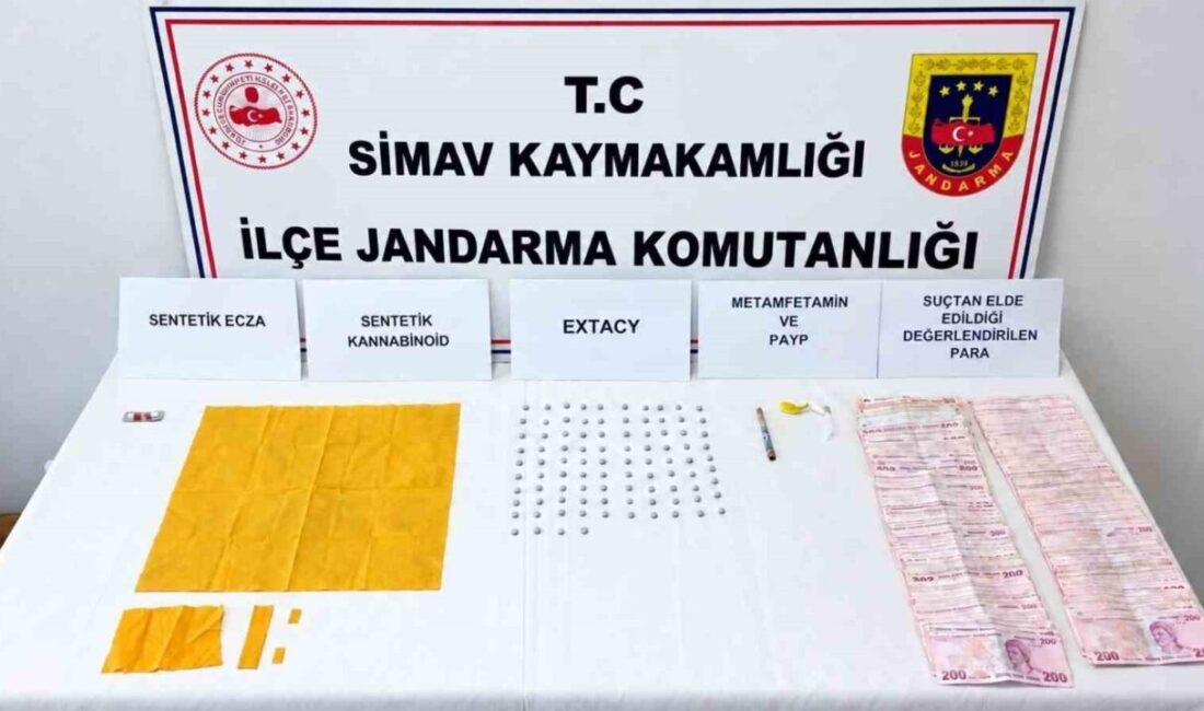 Simav ilçesinde Jandarma ekipleri tarafından gerçekleştirilen operasyonda büyük miktarda uyuşturucu