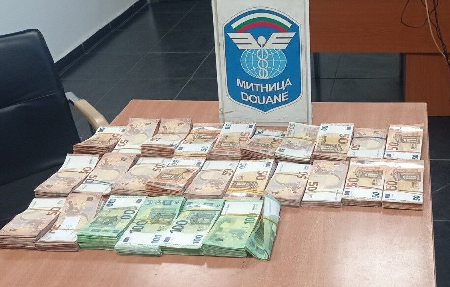 Bulgaristan’ın Kapitan Andreevo Sınır Kapısı’nda gümrük ekipleri tarafından yapılan kontrollerde,