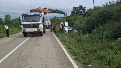 Sinop-Erfelek kara yolu üzerinde meydana gelen trafik kazasında, cam yüklü