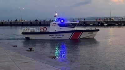 Sinop’ta Sahil Güvenlik Komutanlığı’na bağlı bir bot, kıyı kesiminde devriye