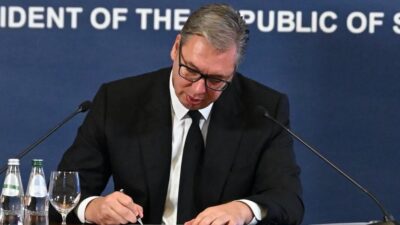 Sırbistan Cumhurbaşkanı Aleksandar Vucic, 25 Ekim’de gerçekleştirilecek erken genel seçimler
