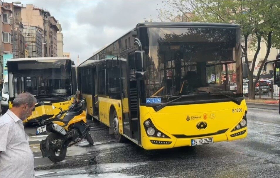 İstanbul Şişhane’de meydana gelen bir trafik kazasında, bir İETT otobüsü