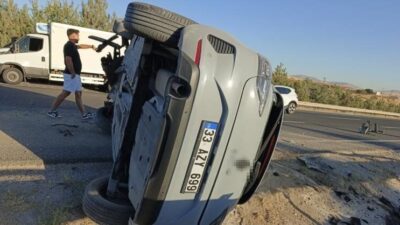 Ankara istikametinden Eskişehir istikametine seyreden bir aracın, Sivrihisar yakınlarında kontrolden
